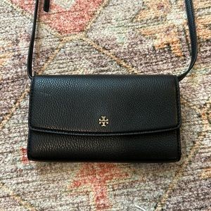 black tory burch crossbody wallet
